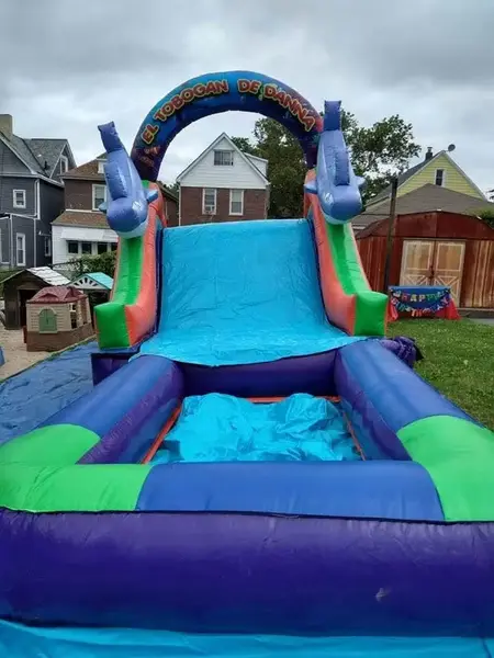 Tobogán acuático con piscina Danna